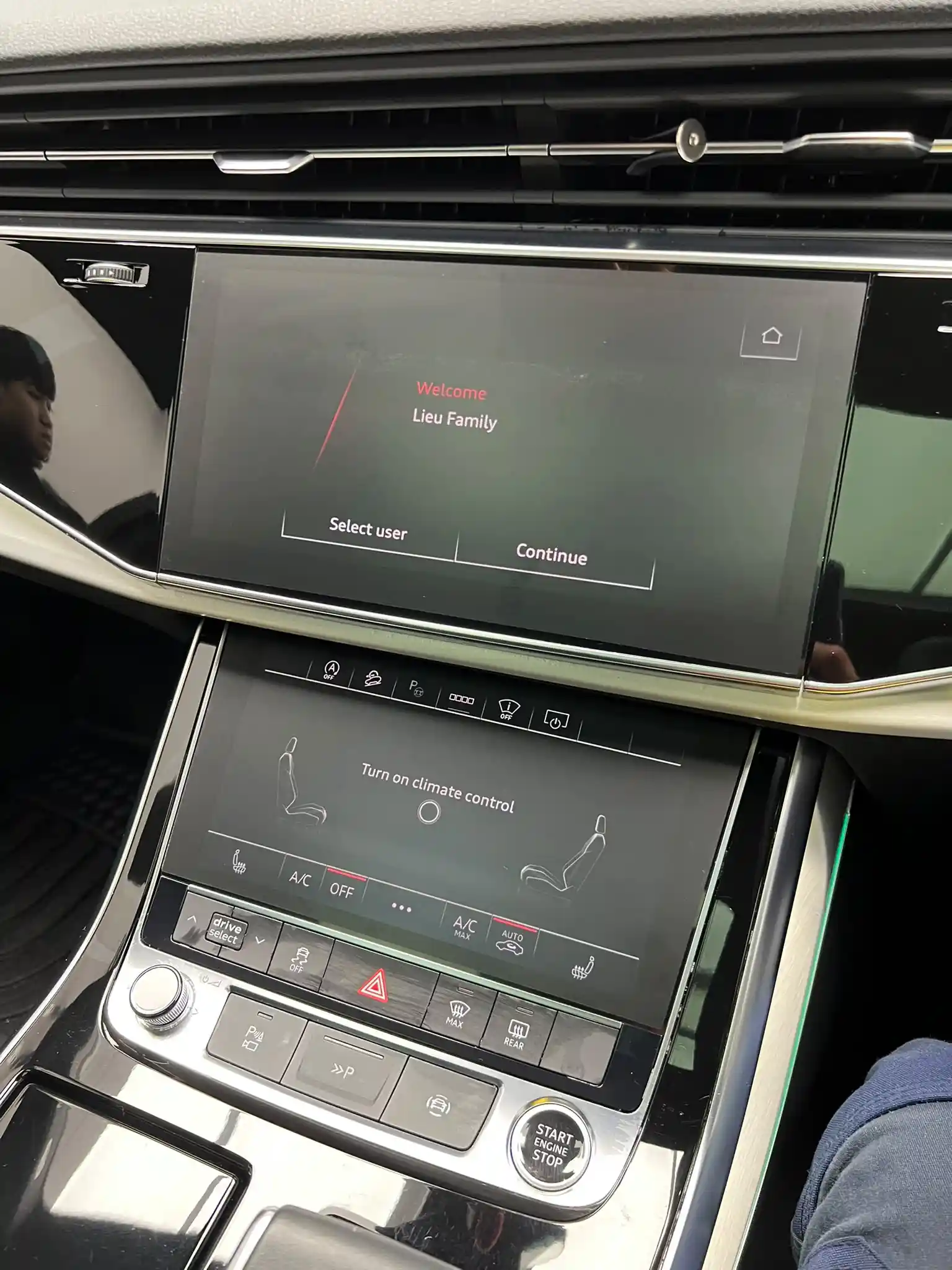 Infotainment screen after the satin PPF screen protector